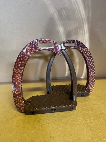 Ce3d7e9b c77d 45a3 b9cc e6dc1c4bd954